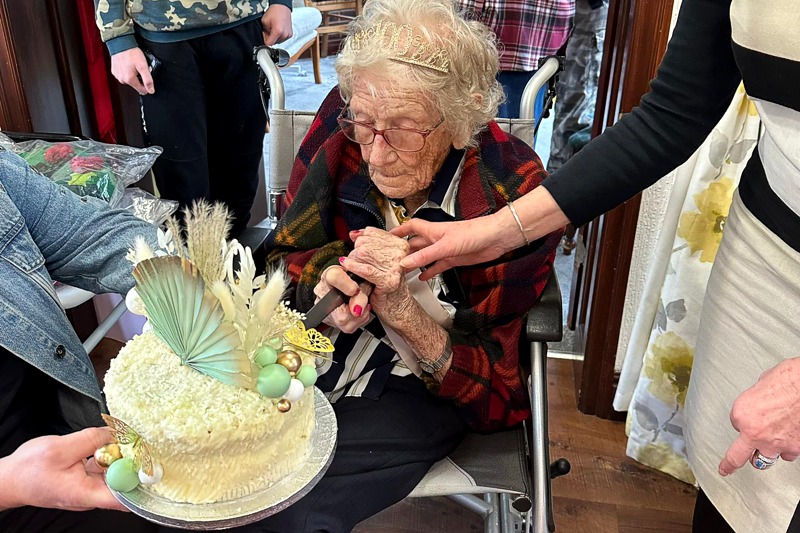 100th Birthday at Hollybank